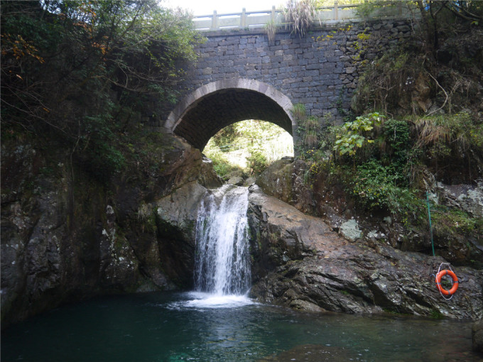 在宁波发现一处“瑶池”胜景 ,宁波鄞州五龙潭风景区游玩指南