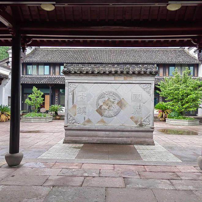 鸣鹤古镇比照