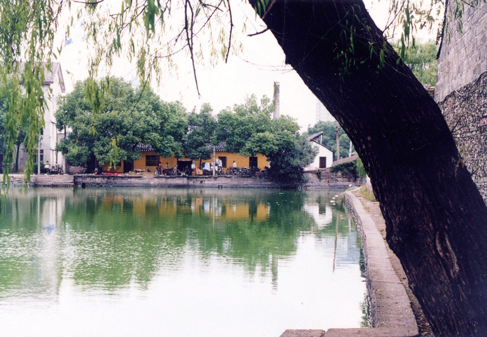 1998 年的湖心寺(陆锋摄)
