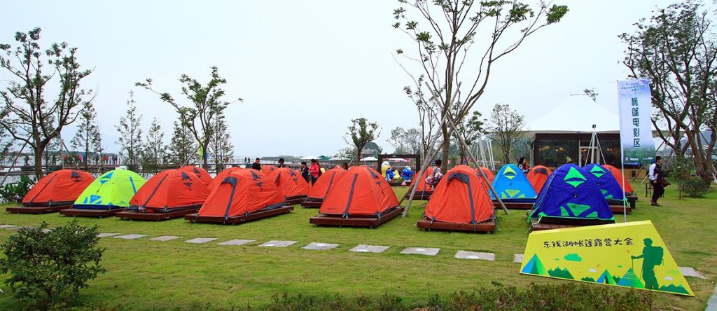 东钱湖上水帐篷营地