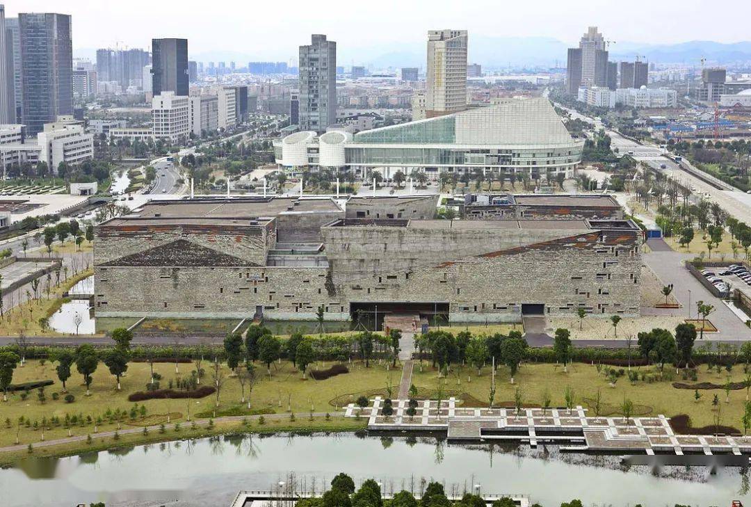 建筑素养案例分析与表达，试分析宁波博物馆的建筑艺术