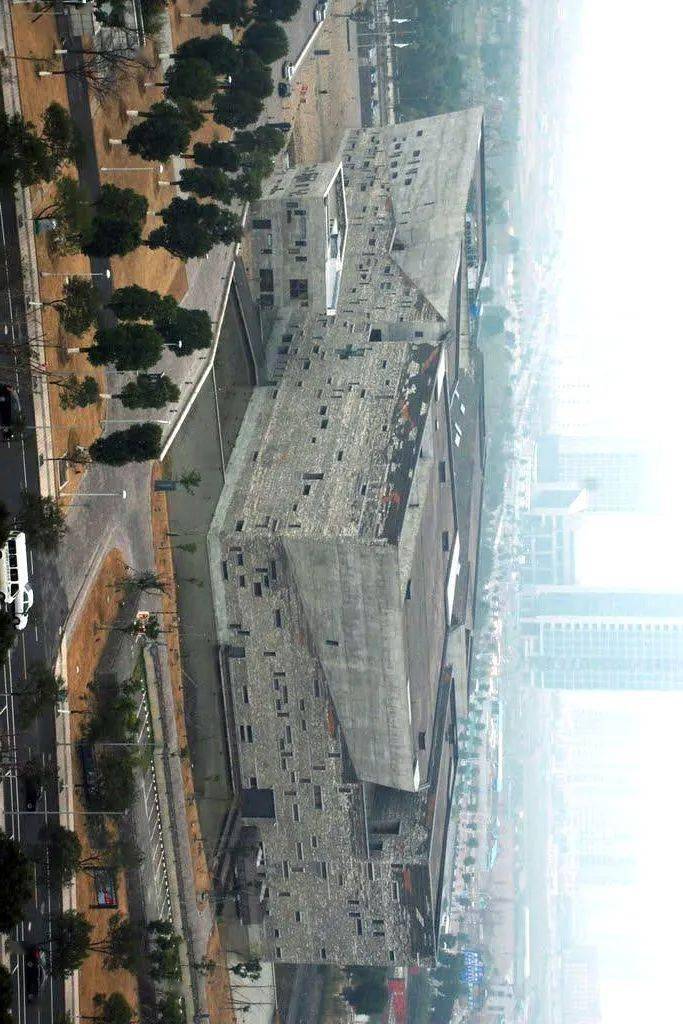 建筑素养案例分析与表达，试分析宁波博物馆的建筑艺术