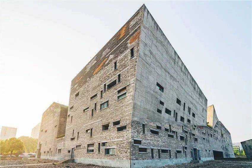 建筑素养案例分析与表达,试分析宁波博物馆的建筑艺术
