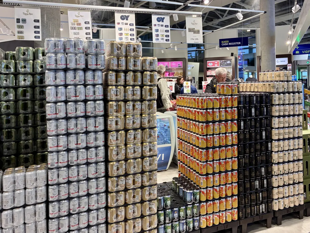 图片 1. 机场免税店售卖的法罗群岛当地啤酒